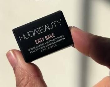 HUDA BEAUTY MINI LOOSE POWDER( 0.08ML)