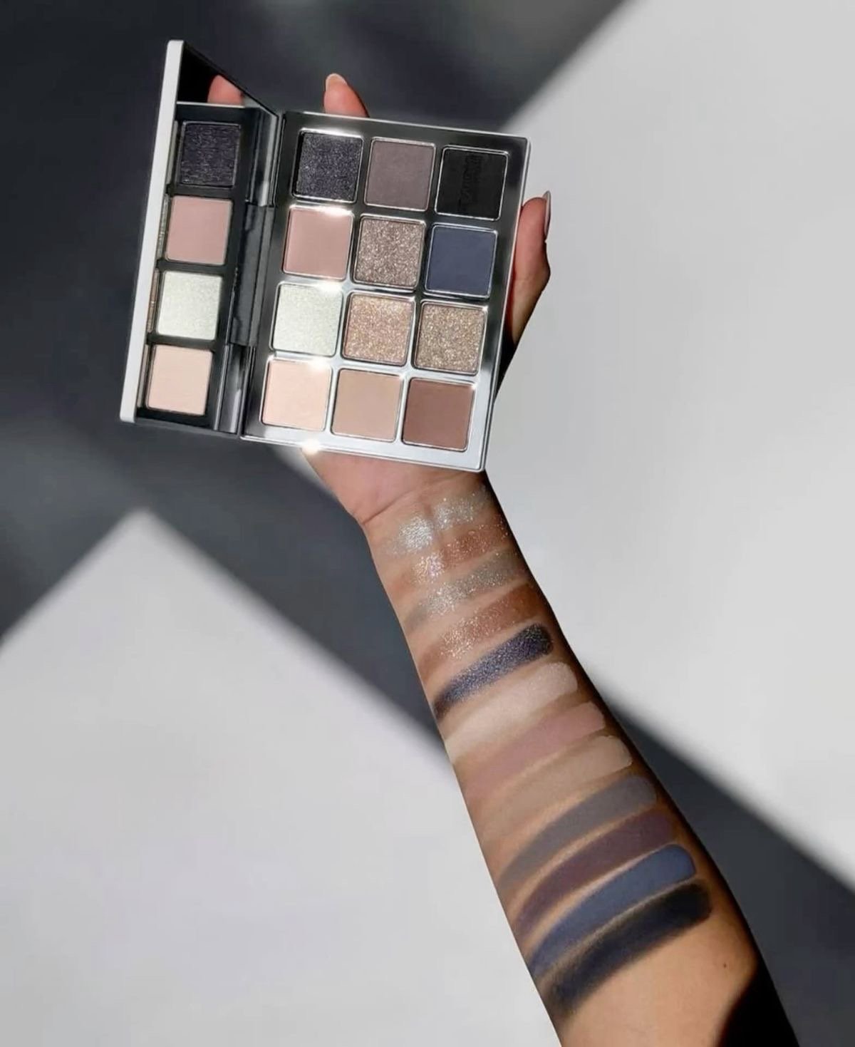 Makeup Eyeshadow Palette – Cool Smoky Edition : MOONLIGHT