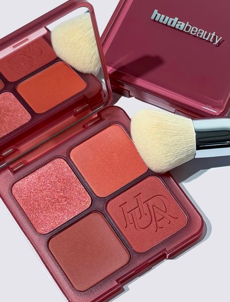 Huda Beauty Blush Glow Face Palette✨